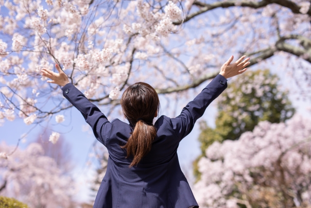 桜と女性